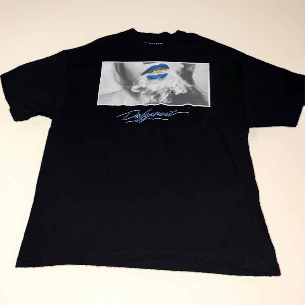 DFYNT Graphic T-Shirt, Blue Lip Smoke Design XXL